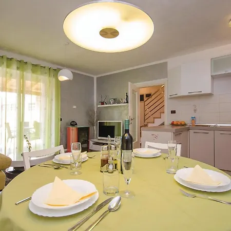 2 Bedroom Amazing In Holiday home *