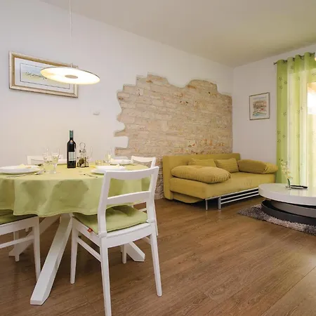 2 Bedroom Amazing In Holiday home Rovinj